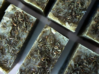用百里香擦洗肥皂